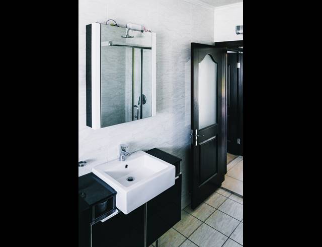 2 BEDROOM APARTMENT FOR SALE IN FOURWAYS